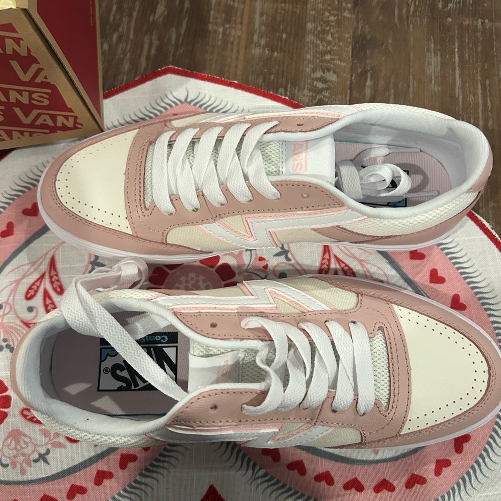 Vans Lowland 2.0 new in box retro 80’s look - Picture 2 of 15